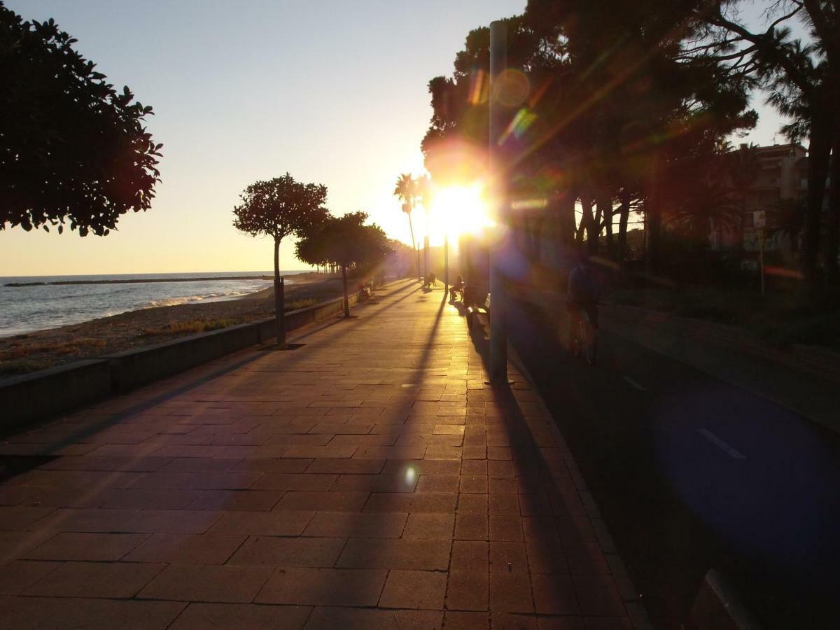 Cozzy Flat In A Quiet And Nice Area / Acogedor Apartamento En Zona Tranquila Y Agradable Cambrils Exterior foto